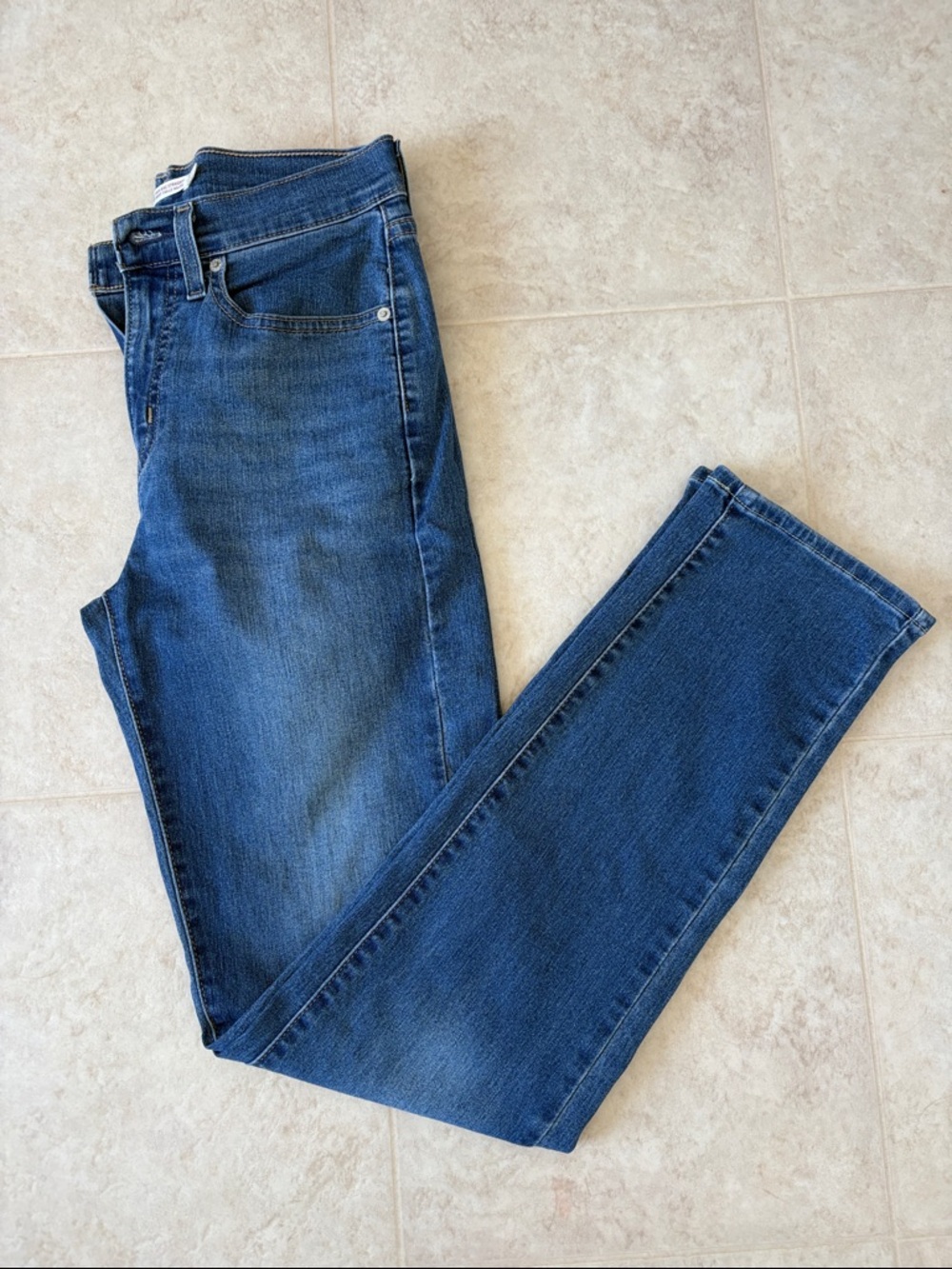 Levi's Women's Straight Leg Jeans - Medium Blue Wash